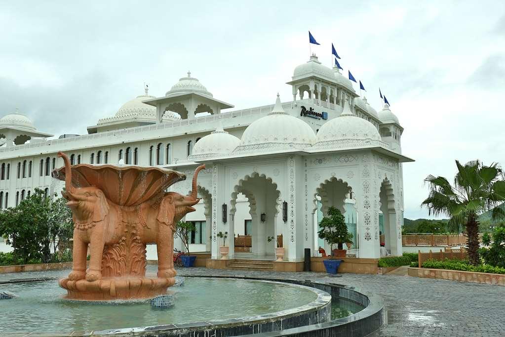 Radisson Blu Udaipur Palace Resort & Spa Exterior photo