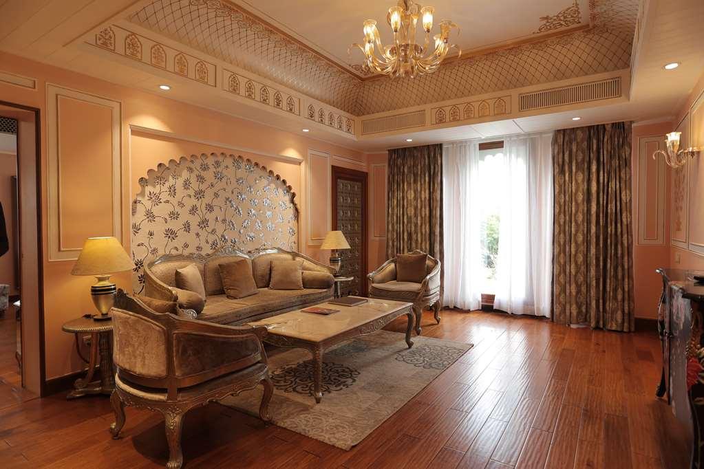Radisson Blu Udaipur Palace Resort & Spa Room photo